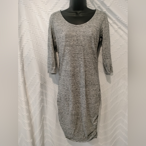 Express Dresses & Skirts - Express Heather Grey Ruched Sides 3/4 Sleeve Midi T-shirt Dress EUC Sz M